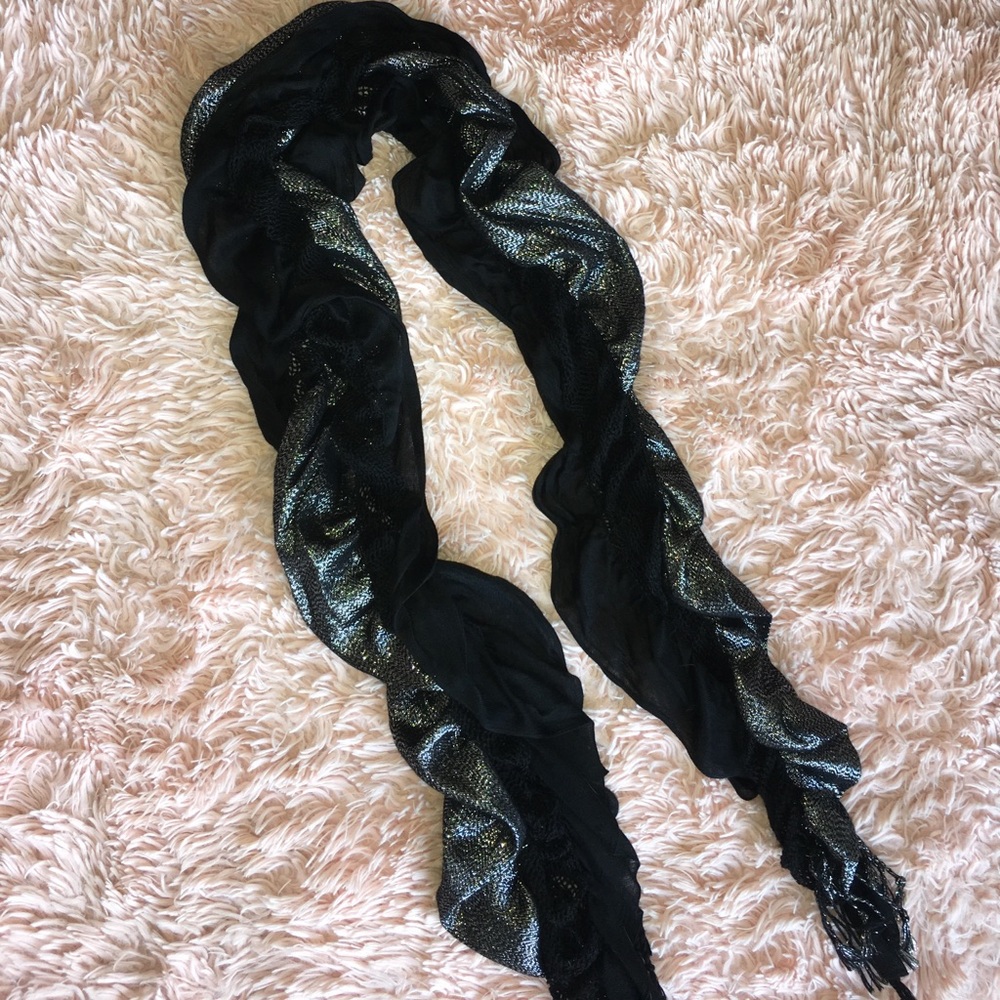 3-Piece Boutique Winter Scarf Bundle · Braided Knit, Shimmer & Patterned Styles - Picture 7 of 12
